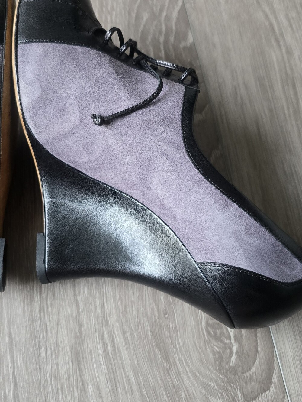 Tabitha Simmons Wedge Heel Grey Suede Black Leather Lace Up US 10 Fall Booties - Picture 8 of 15